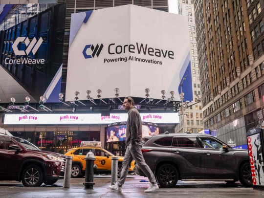 CoreWeave’s Stock Sinks as Growth Momentum Shows Cracks Amid AI Infrastructure Challenges
